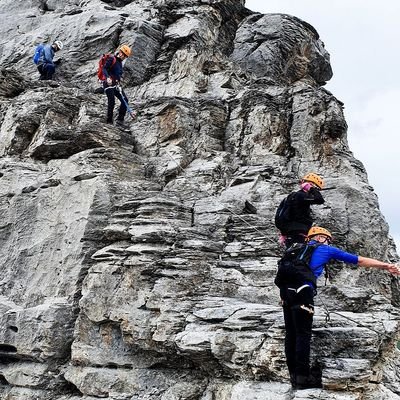 Several people are hiking on the Rotsock via ferrata in Grindelwald.