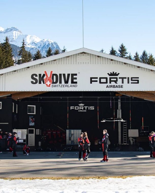 Skydive Dropzone Hangar in Reichenbach, old Logo