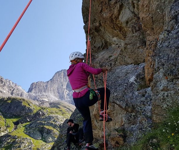 Person practices self-rescue.