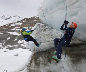 Self-arrest on ice