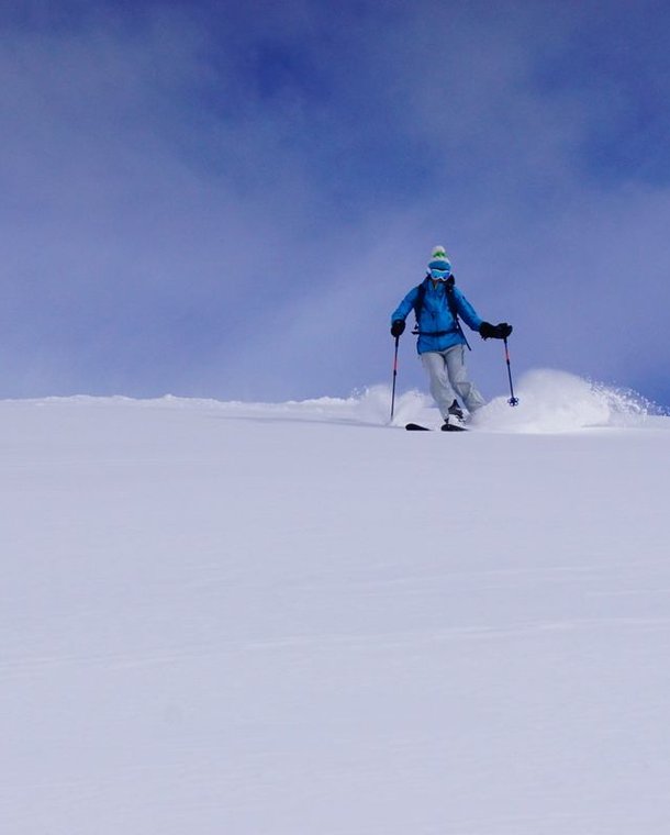 Ski tourer descent in powder snow
