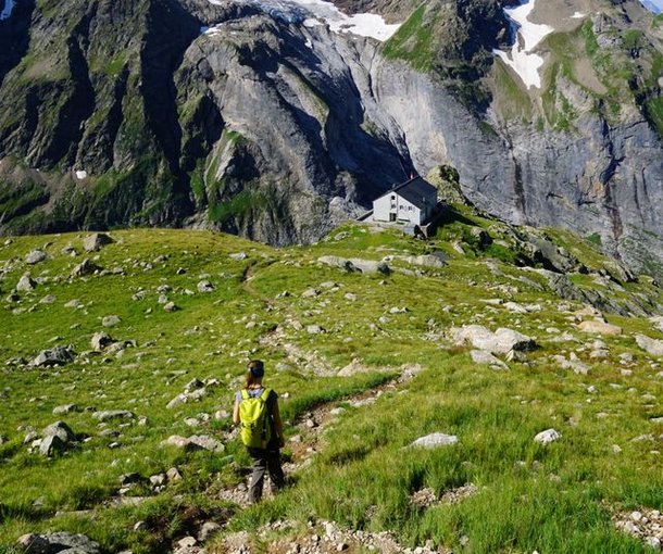 Wanderer oberhalb der Glecksteinhütte