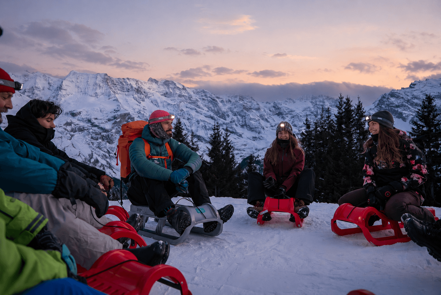 Sunset-Schlitteln mit Fondue: Erst der Berg, dann der Käse