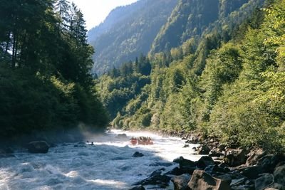 Outdoor-Rafting-Lütschine-1-Web (2)
